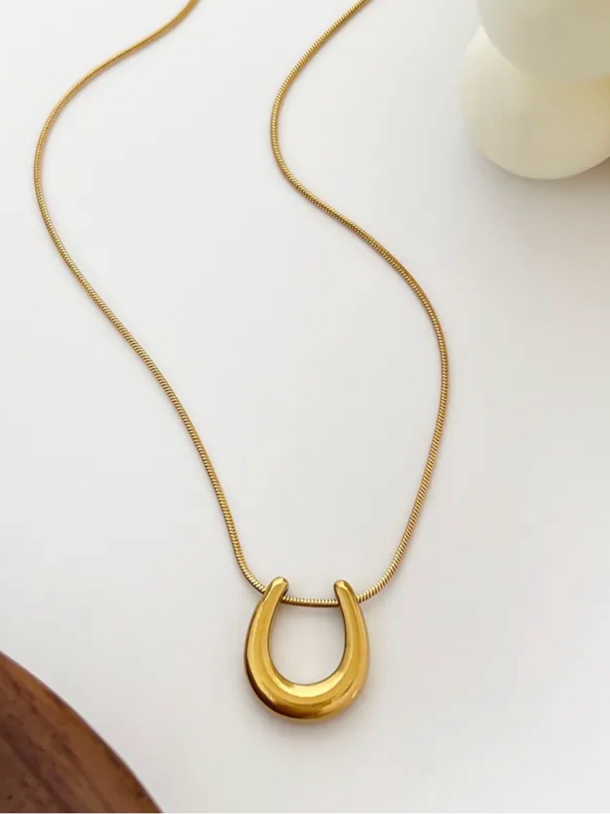 Gold Pvd Stainless Steel Horseshoe Pendant Necklace